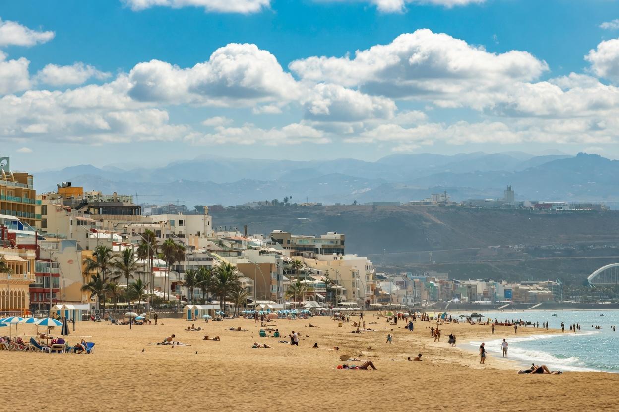 Las Palmas de Gran Canaria, Gran Canaria — The Canary Islands' capital city — year-round living, Las Canteras beach, and the widest apartment market on the island.